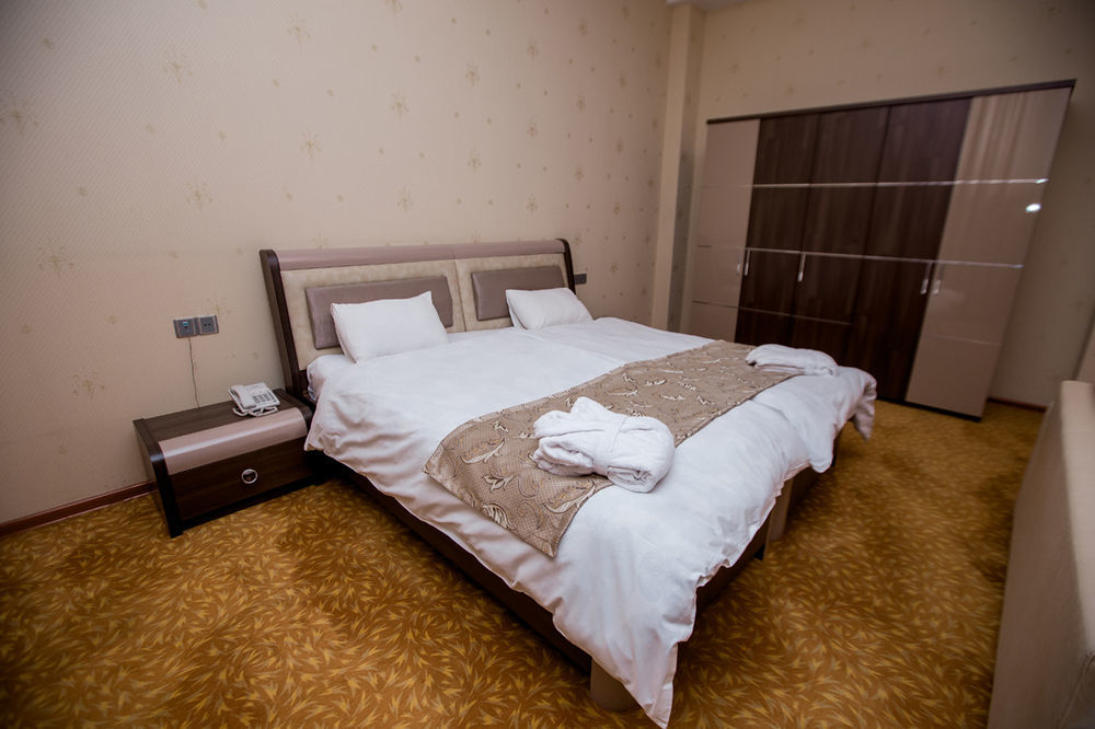 Astola Hotel Baky Esterno foto