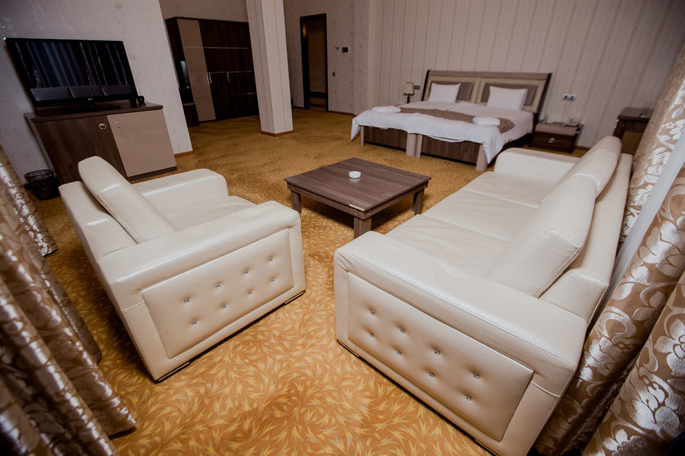 Astola Hotel Baky Esterno foto