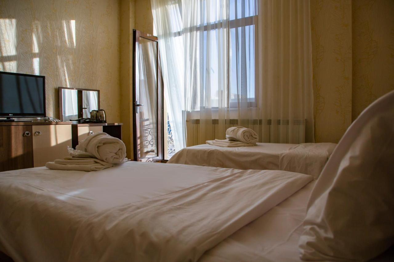 Astola Hotel Baky Esterno foto