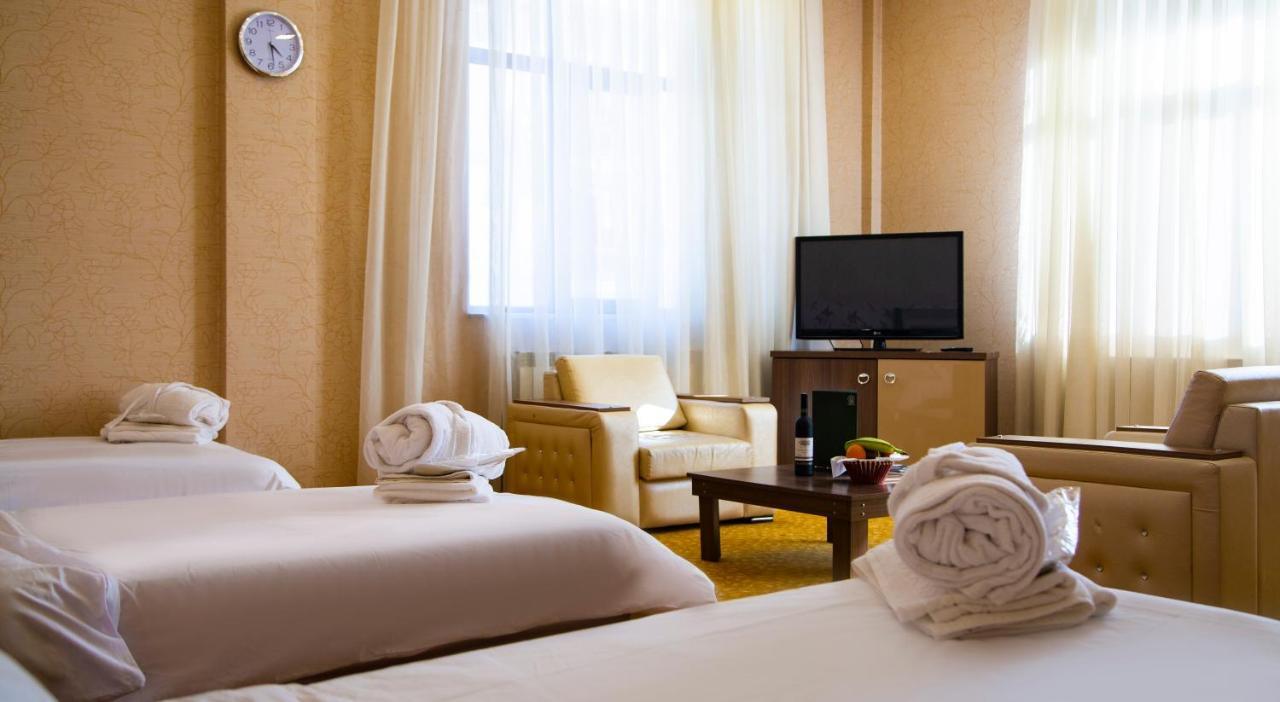 Astola Hotel Baky Esterno foto