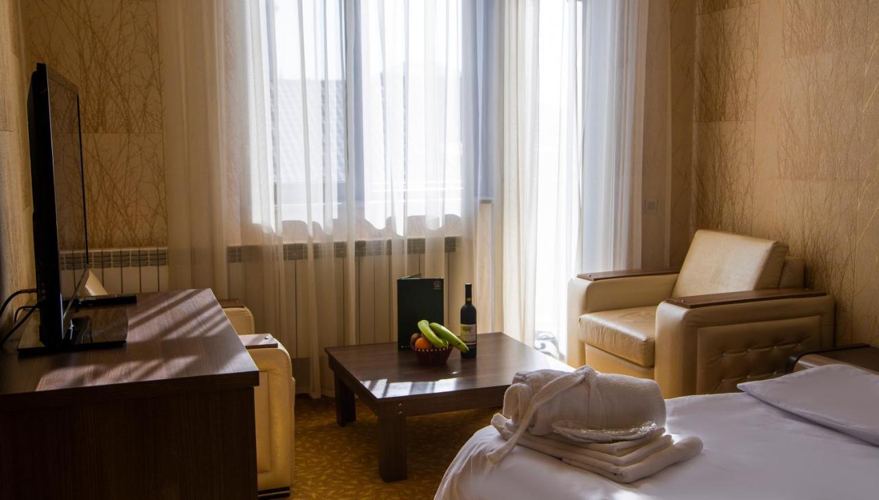 Astola Hotel Baky Esterno foto