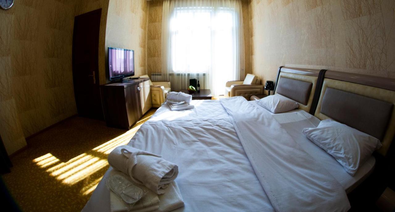 Astola Hotel Baky Esterno foto
